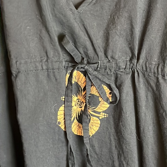 Moda International Black Tunic with Gold Hibiscus Blossoms, Size Medium - Picture 5 of 10